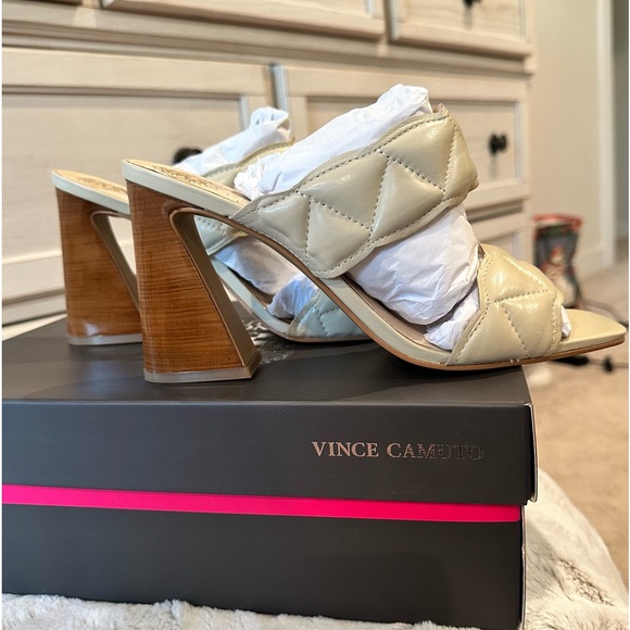 Vince Camuto VC-Renneya; Color Bone Baby Sheep - Picture 2 of 4